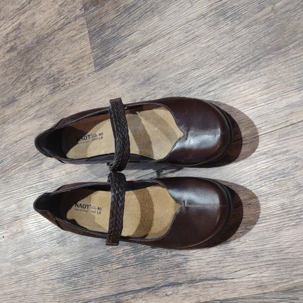 Women's shoes